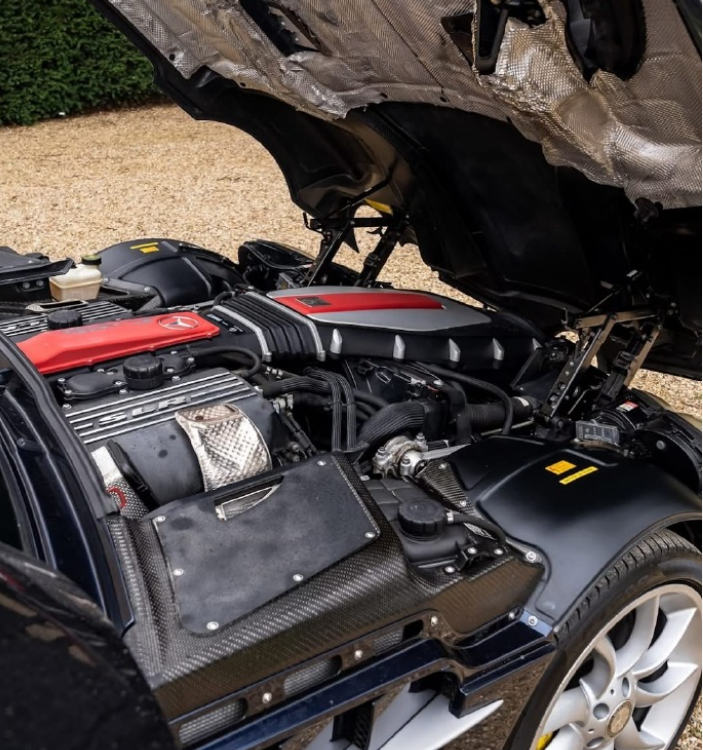 梅赛德斯碾压迈凯伦，汉密尔顿惊艳四座