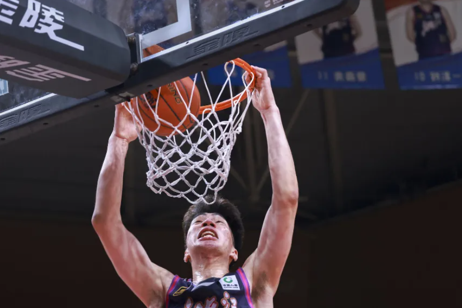 雄鹿碾压热火,赵继伟状态火热 雄鹿碾压热火,赵继伟状态火热