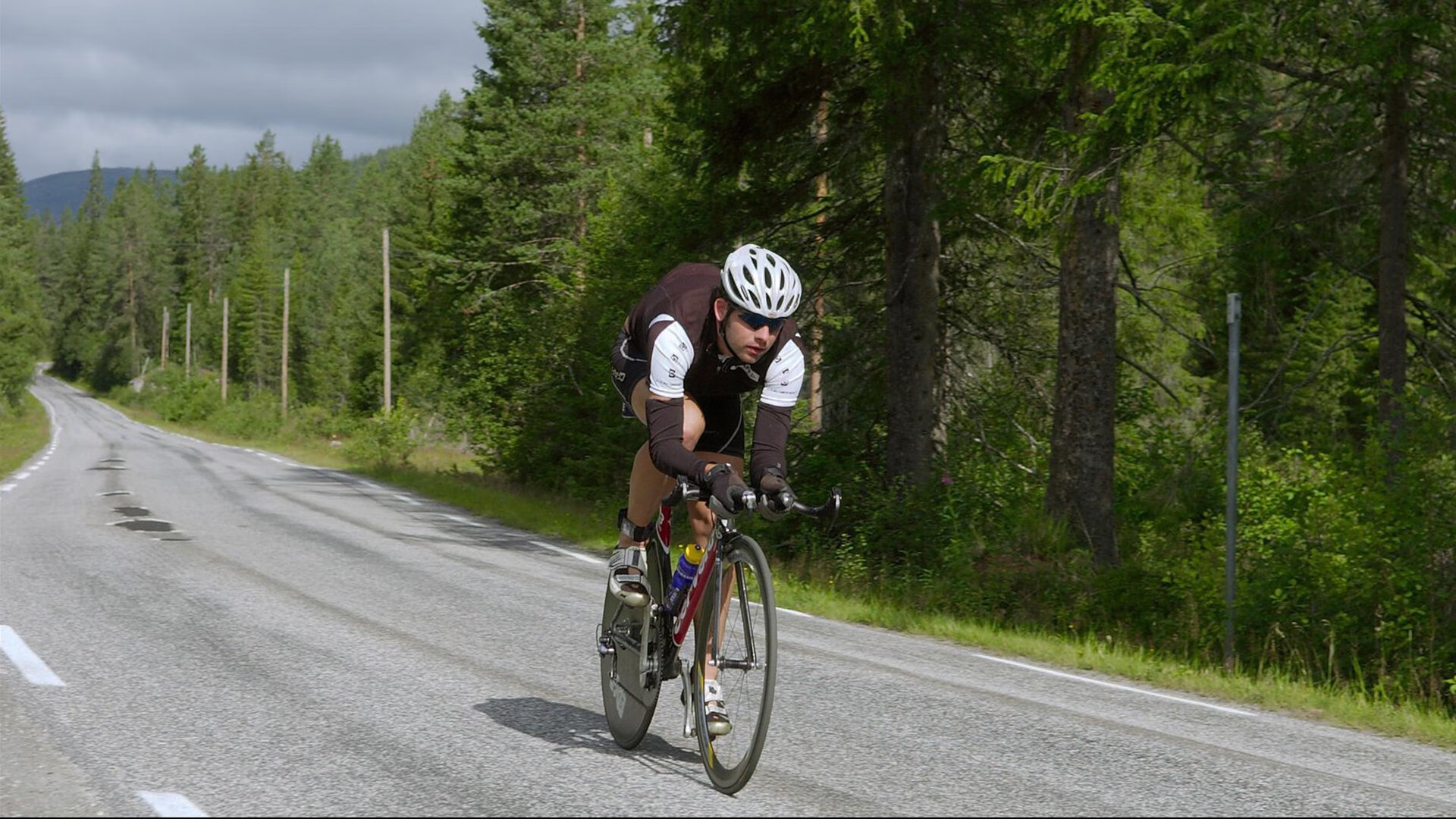利拉德绝境重生，老鹰展翅强压绿军—一场关于救赎的篮球叙事