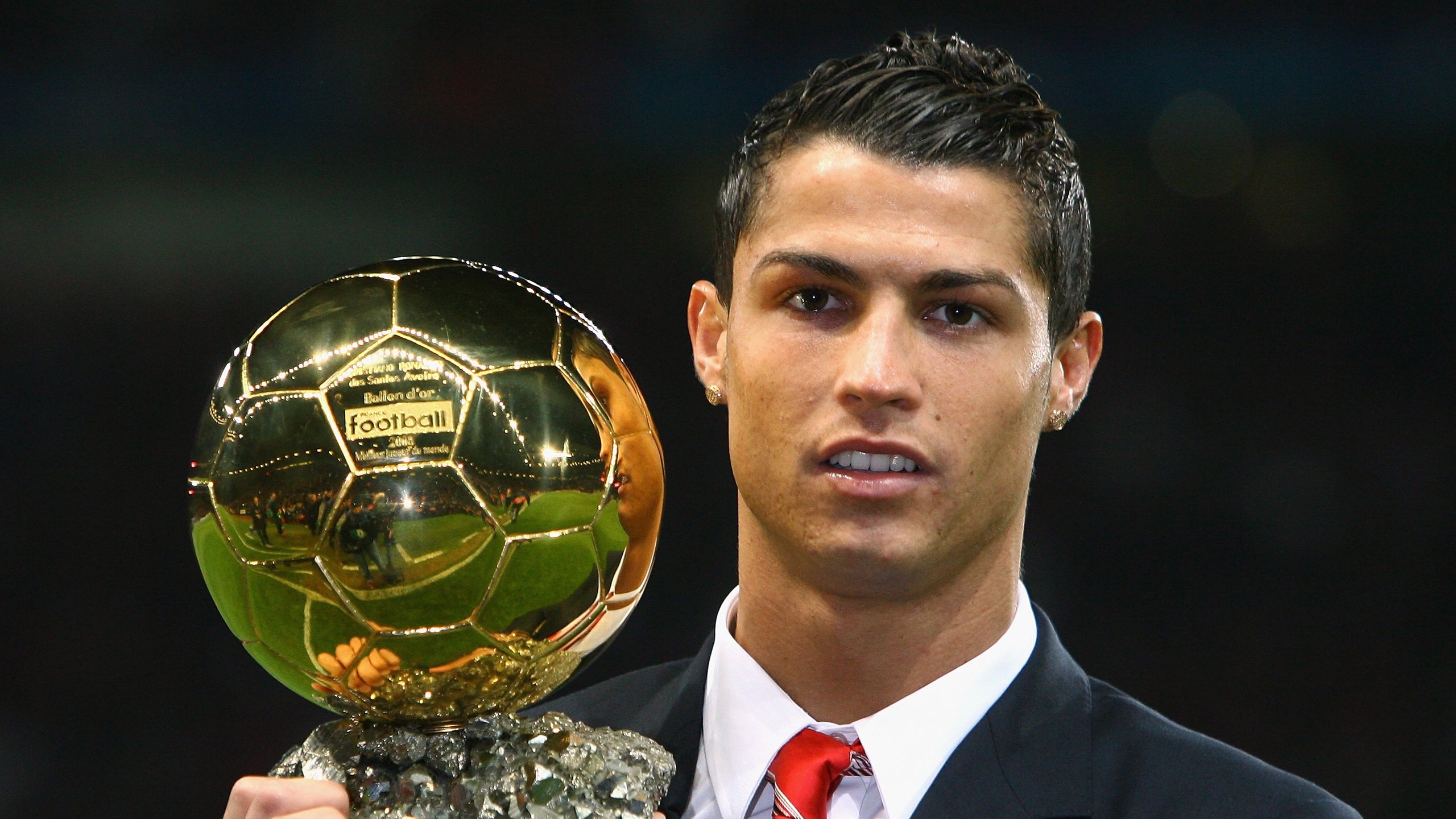 绿茵场上的双面叙事，维尼修斯爆发与日本加时奇迹背后的足球哲学