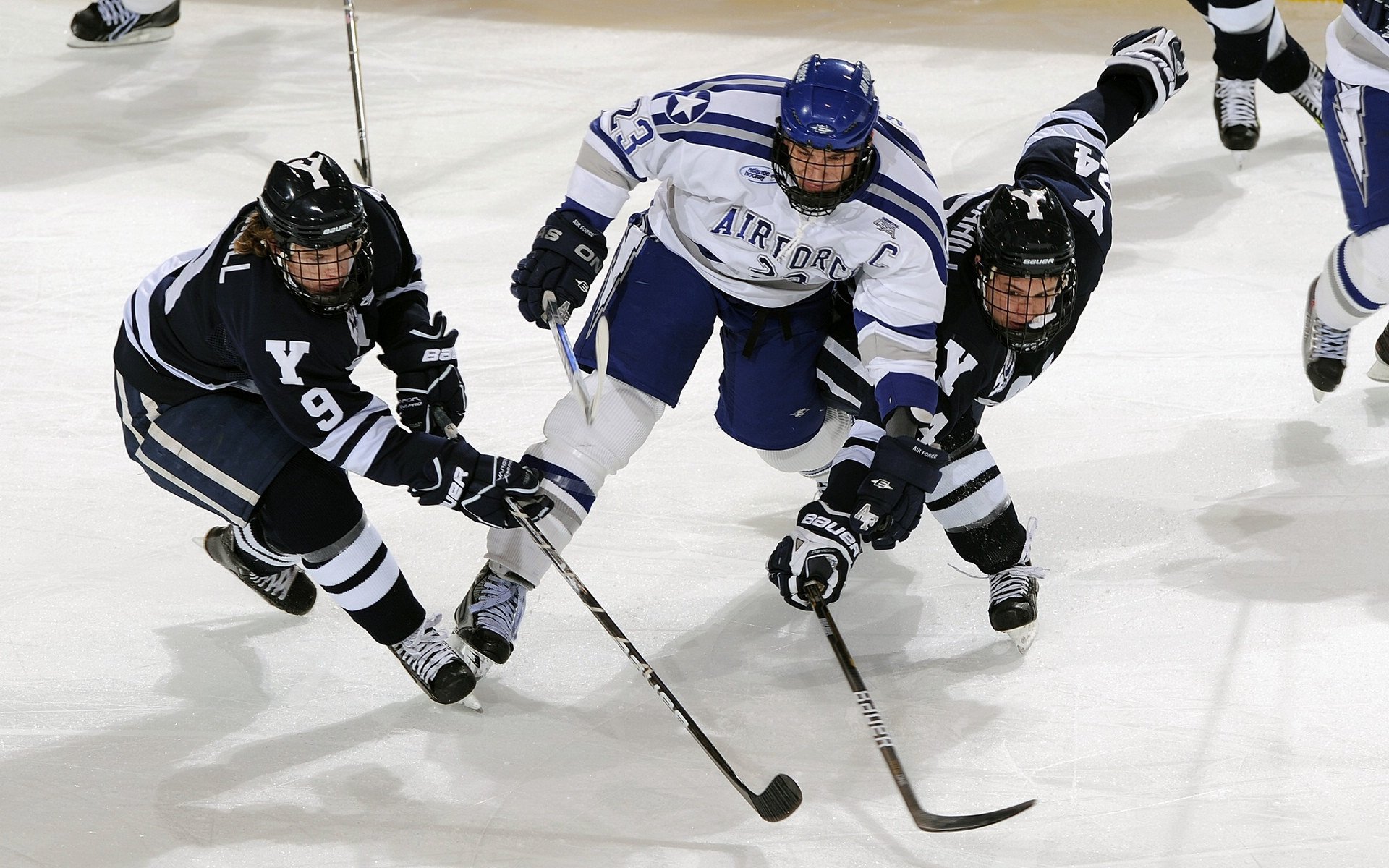 双线焦点，拜仁铁血突围黄潜，拉什福德梦剧场接管年度之战