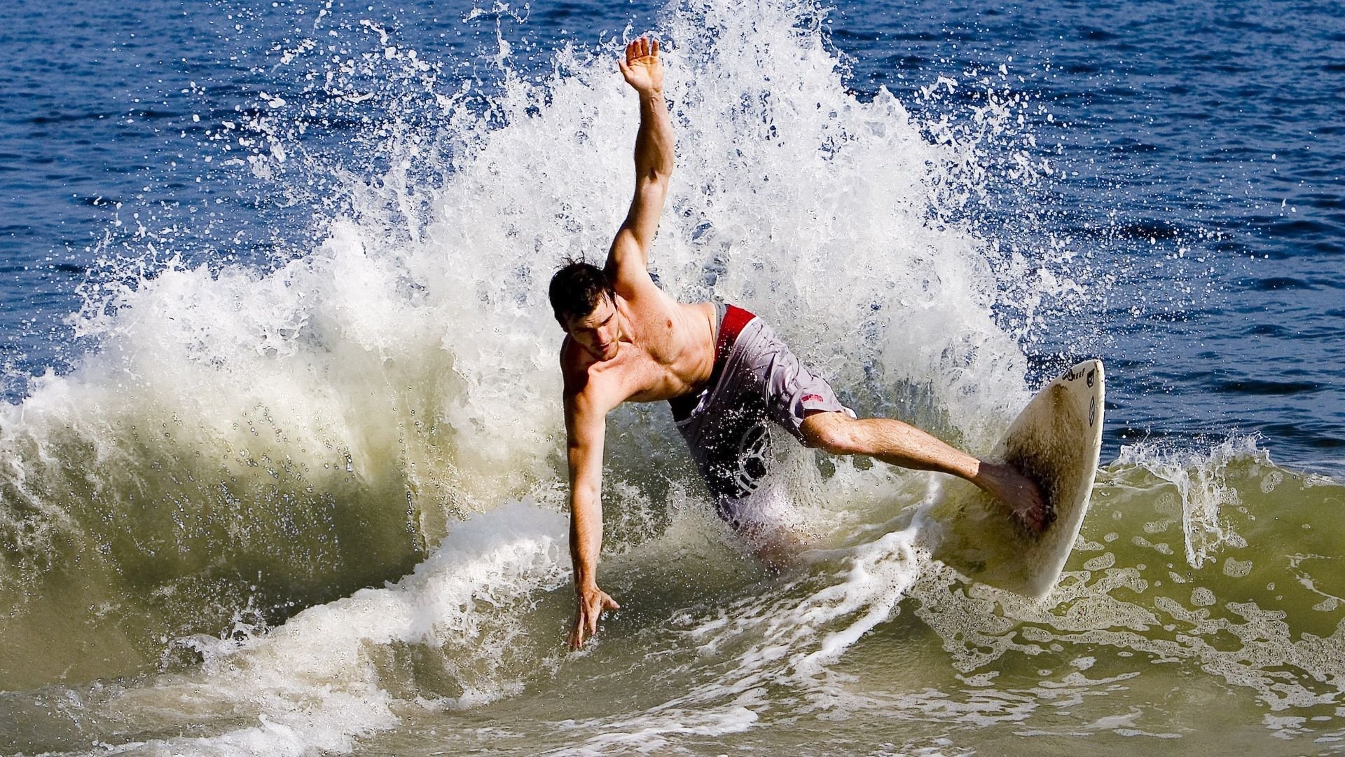 绿茵场与篮球馆的冷门交响曲,当西甲德比遇见尼克斯爆冷广东