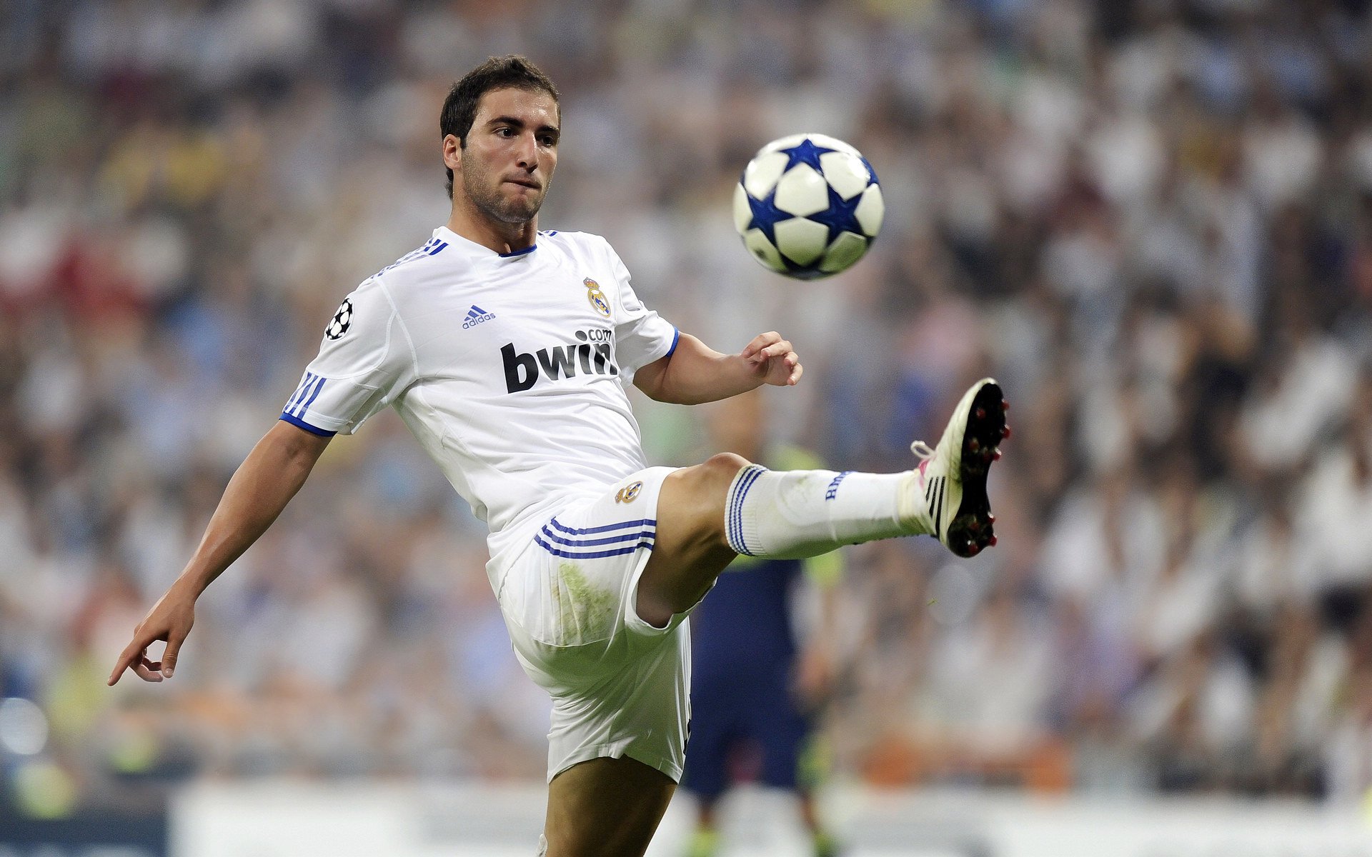 基米希刷新纪录之夜，皇马惊险逆转那不勒斯